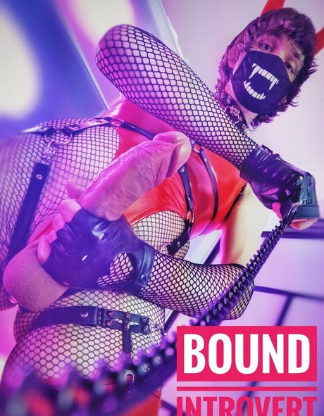 BoundIntrovert ポルノスター ヌード 写真