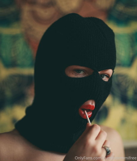cumtodemmifree エロティックなモデル 写真