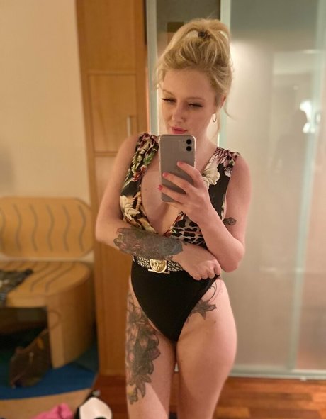 loumonrow 独占女優 写真