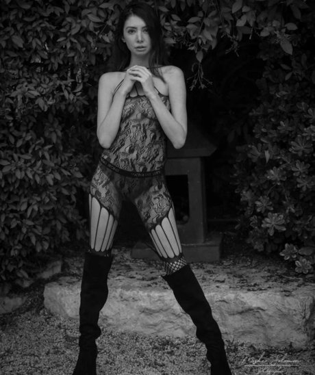 Daniela Bar 裸のモデル 画像