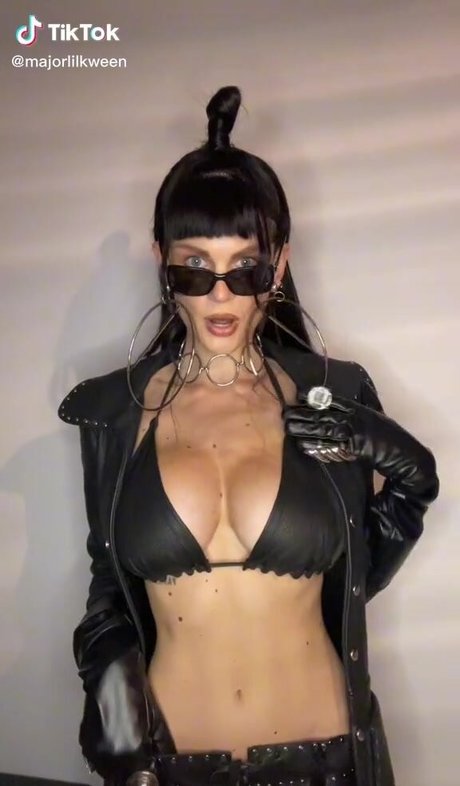 Alex Elizabeth Ljadov 完璧なモデル 画像