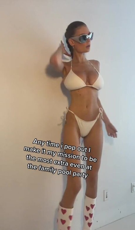 Alex Elizabeth Ljadov アダルトモデル 写真