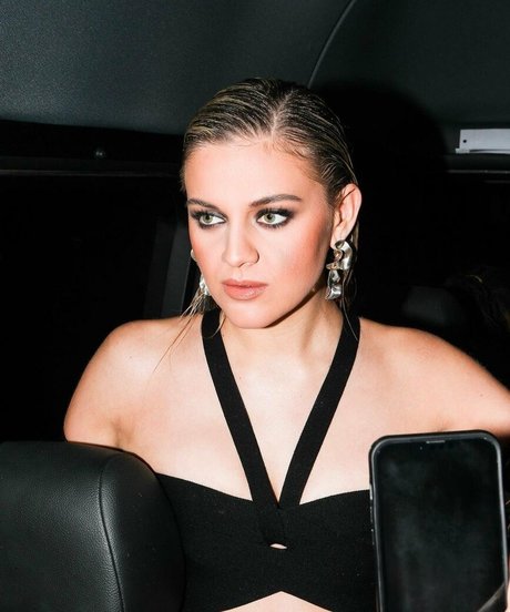 Kelsea Ballerini エロティックなポルノスター 写真
