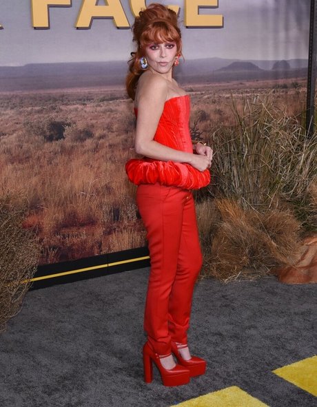 Natasha Lyonne アートモデル 写真