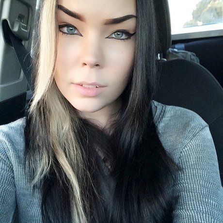 Suzy Berhow ホットなモデル 写真