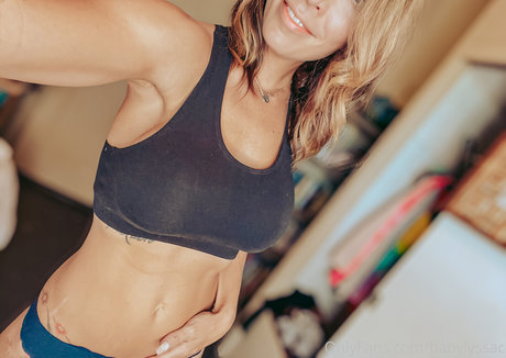 Lyssa Chapman 裸のモデル 写真