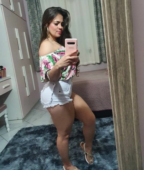 Claudia Trindade ポルノスター セクシー 写真