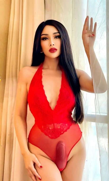 ployshayada 完璧なポルノスター 写真