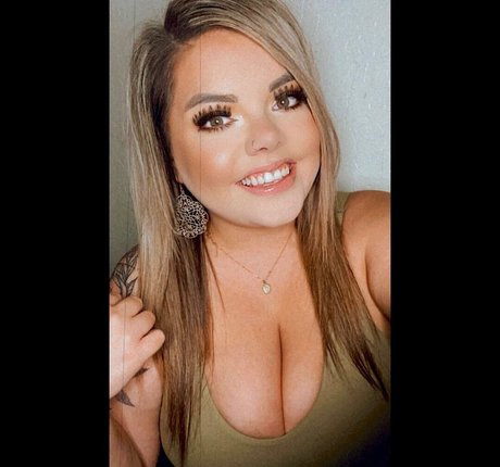 Lilly Zamora 素敵なモデル 画像