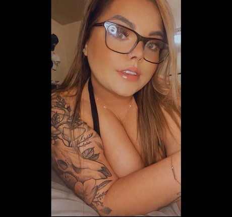 Lilly Zamora ポルノモデル 画像