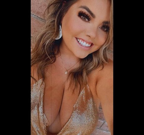 Lilly Zamora 裸モデル 写真