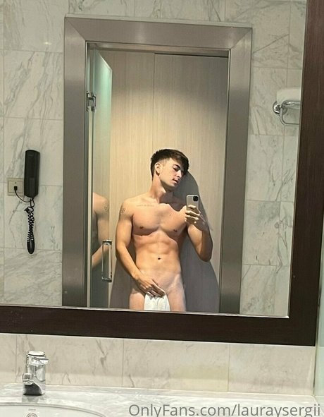 Lauraysergii アダルトモデル 写真
