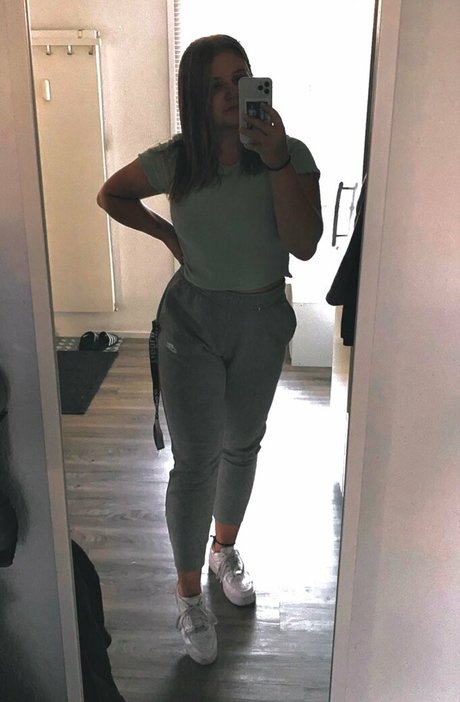 Aline Zwahlen 美しいスター 写真