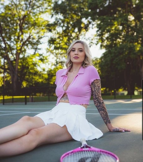 Cassidy June かわいいモデル 画像