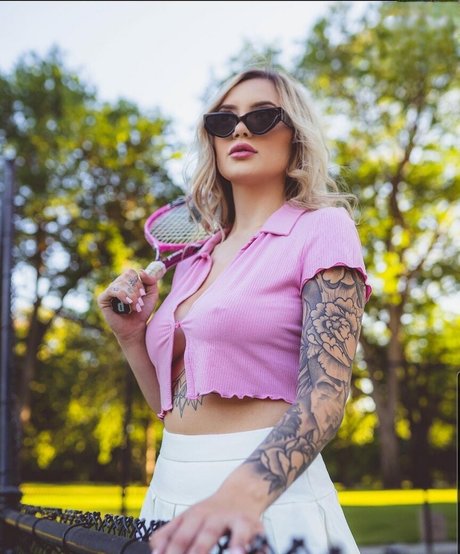 Cassidy June モデル 写真