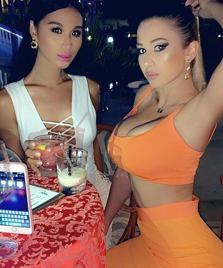 Elena Dostic セックススター 画像