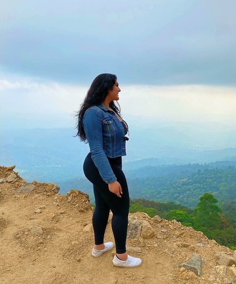 Sanjana 完璧なモデル 画像