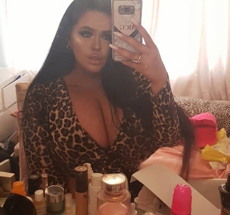 Megan Carys Gomer 完璧なモデル ギャラリー