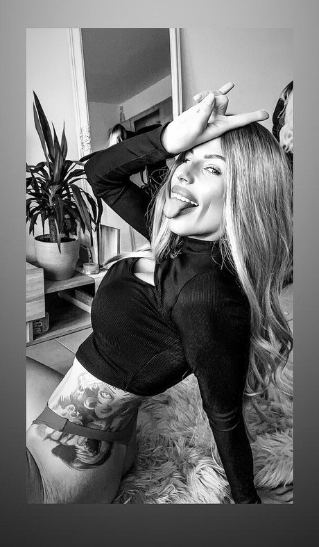 Nessyfox 完璧な女優 写真