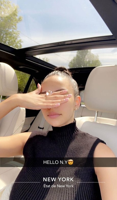 Chirine Sabaiti セクシーモデル 写真