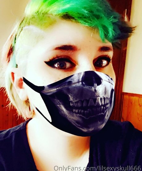 Skylar Rose Zombiez 裸モデル 写真