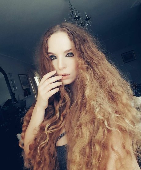 20歳のOnlyFans 無料ヌード 写真
