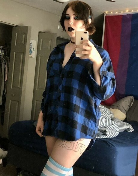 Scarlet Skeie ホットなモデル 写真