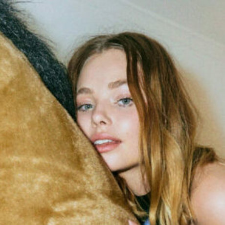 Kristine Froseth ホットなポルノスター 写真
