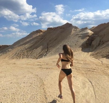 Kristine Froseth ヌードモデル 写真