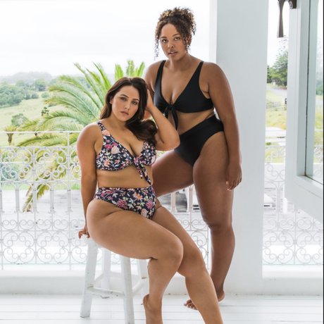 Yasmine MInovski 裸のモデル 写真