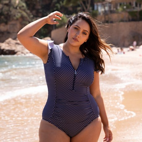 Yasmine MInovski 無料スター 画像