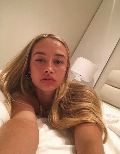 Mia Mastrov かわいいモデル ギャラリー