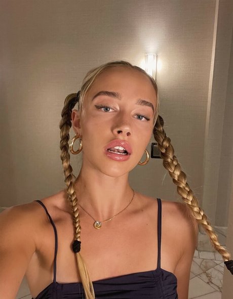 Mia Mastrov 高品質スター 写真