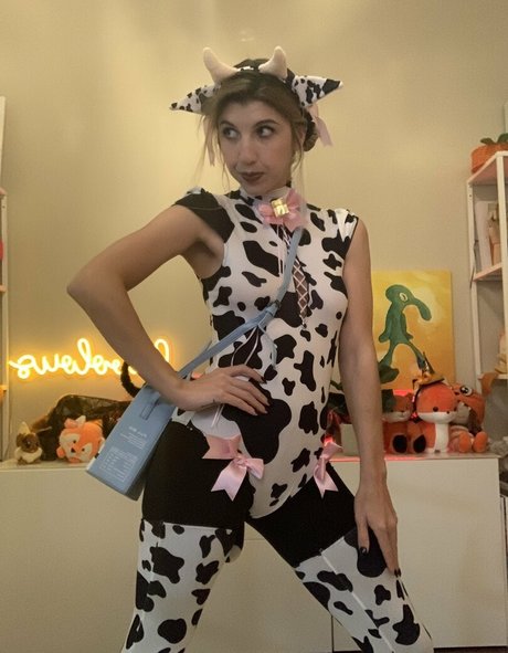 ASMR FrivolousFox アート女優 写真