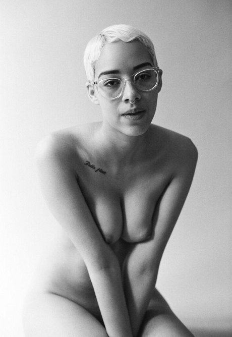 修道女オンリーファンズ ヌード 写真