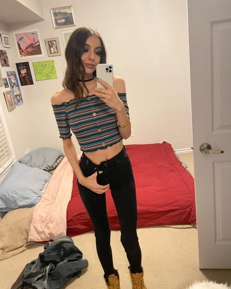 ChloeNight ポルノスター セックス 写真