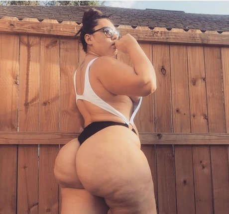 垂れ乳OnlyFans アート裸 写真