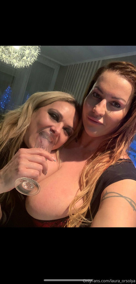 Laura Orsolya エロティックモデル ギャラリー