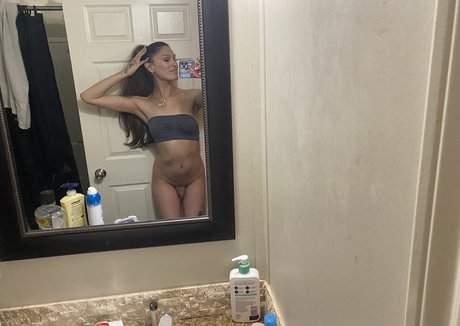 Tiffany Botello アートモデル アーカイブ