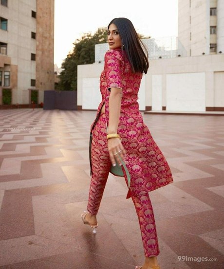 Aahana Kumra profile image