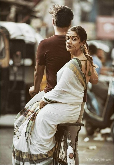 Divya Agarwal スター xxx 写真