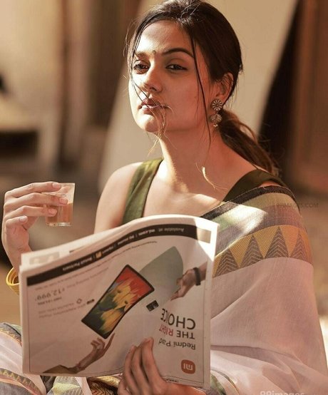 Divya Agarwal ヌードモデル 写真