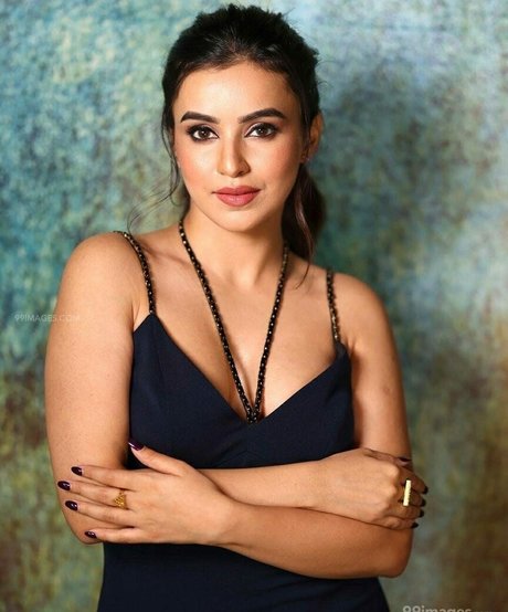 Ankitta Sharma xxxモデル 写真