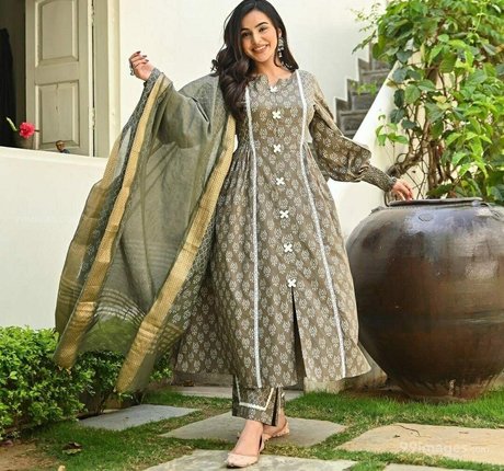 Ankitta Sharma アートモデル 画像