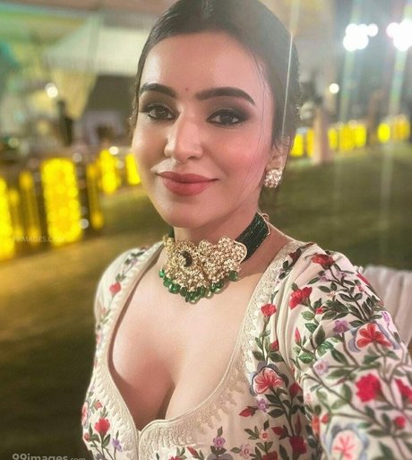 Ankitta Sharma セックスモデル 画像
