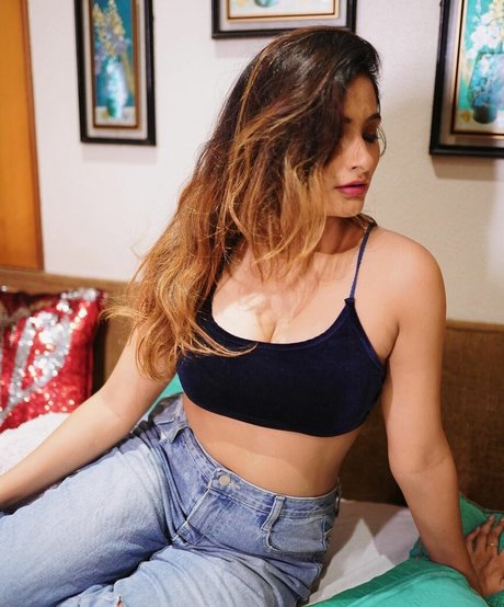 Desi NRI トップモデル 画像