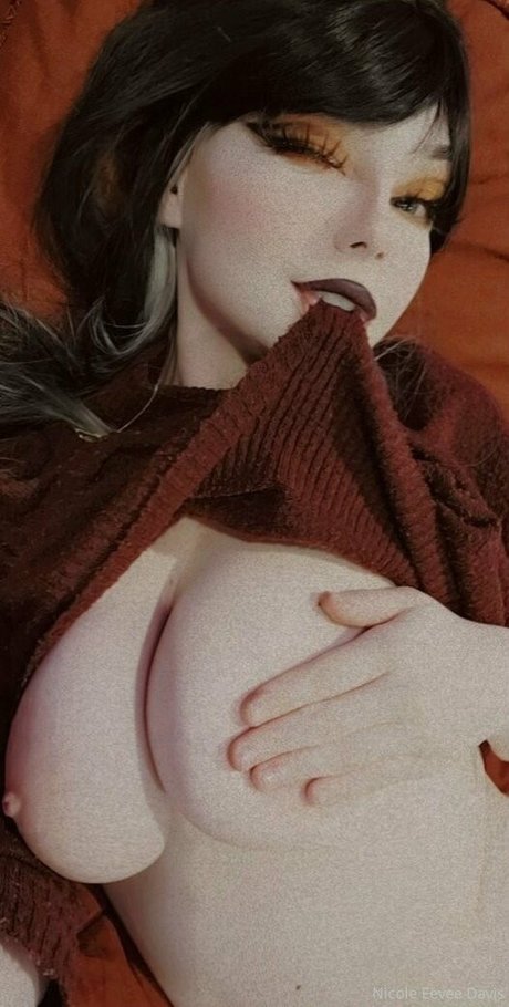 Eevee Nicole Davis 限定モデル 写真