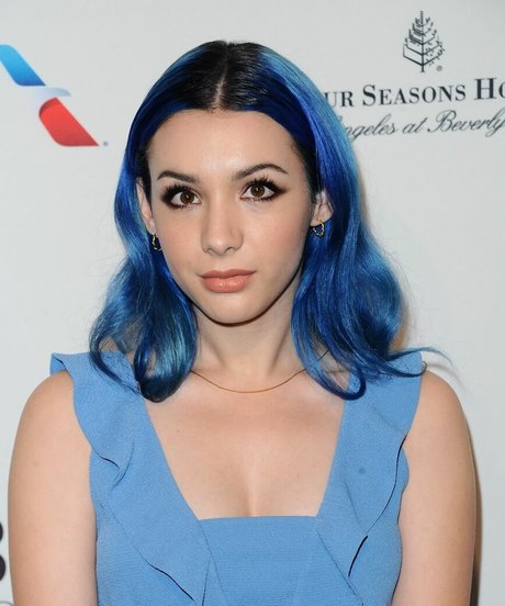 Hannah Marks ヌードモデル 画像