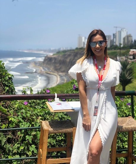 Ana Lucia Vega ホットなモデル 画像