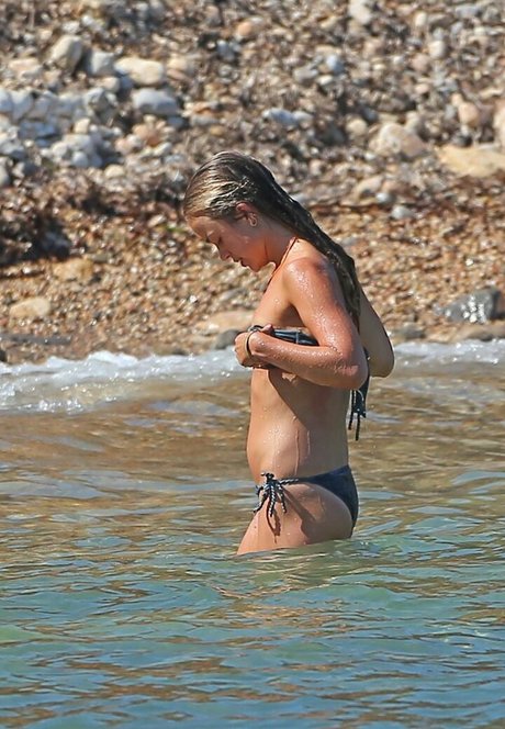 Amelia Windsor スター ヌード 写真